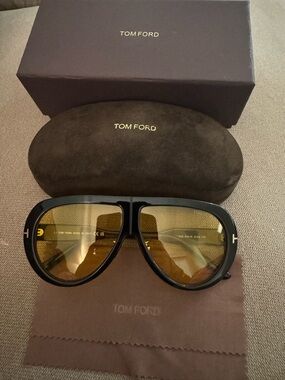 FASHION Black Sunglasses with Amber Lenses